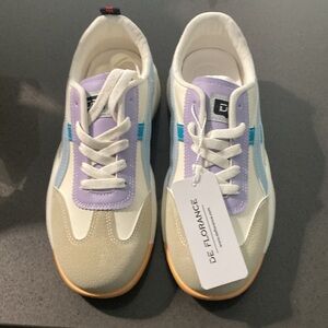 NWT De Florance Ultra-comfortable Vintage Sneakers - White/Blue, Size 8.5